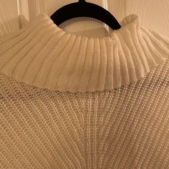 White knit turtleneck - Picture 3 of 4